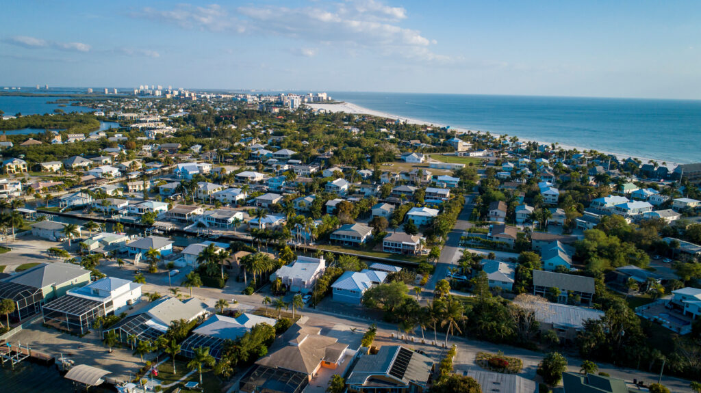 An image of Fort Myers, Florida houses that are served by Fort Myers roofing companies